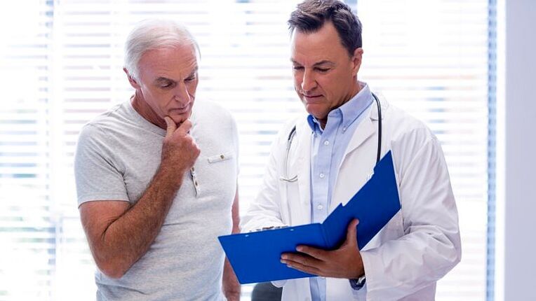 Dokter prescribe Behandlung fir prostatitis